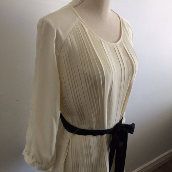 J Peterman Ivory Pleated Blouse M - Picture 2 of 12